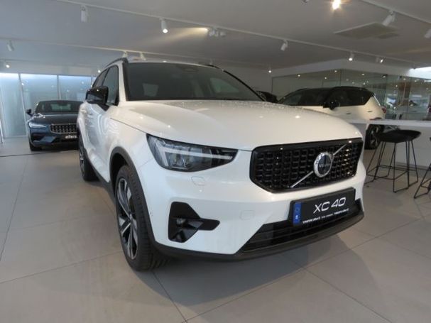 Volvo XC40 B4 Plus Dark 145 kW image number 2