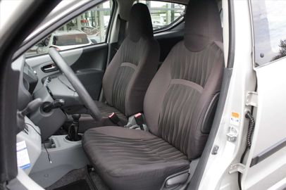 Car image 13