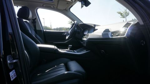 Car image 36