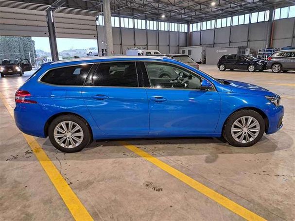 Peugeot 308 BlueHDi 130 S&S Allure 96 kW image number 3