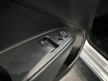 Car image 37