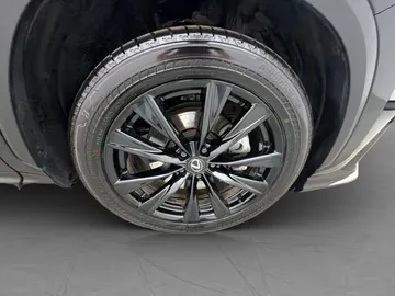 Car image 34