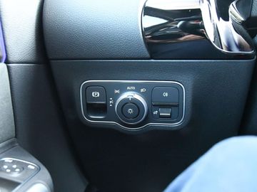 Car image 33