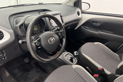 Car image 11