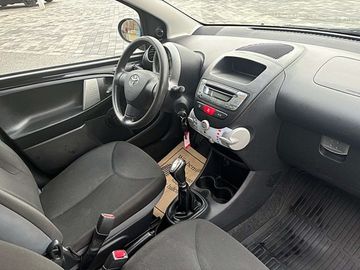 Car image 14