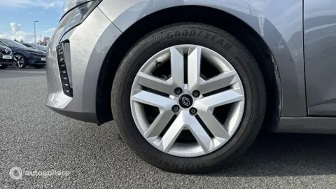 Car image 20