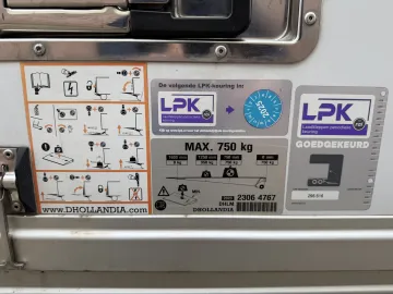 Car image 26
