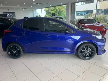 Car image 4