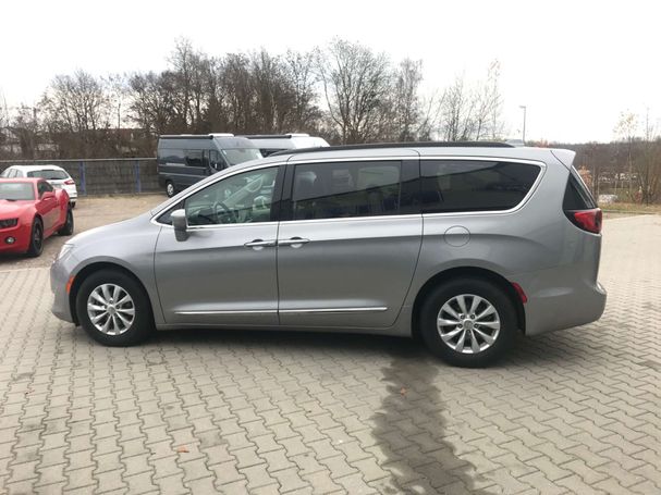 Chrysler Pacifica 214 kW image number 3