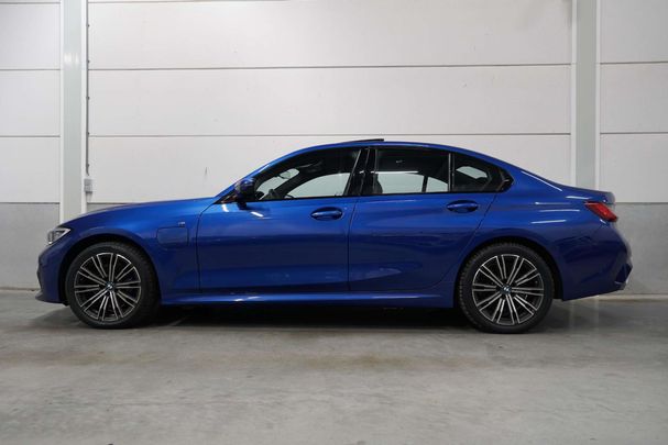 BMW 330e M Sport 215 kW image number 2