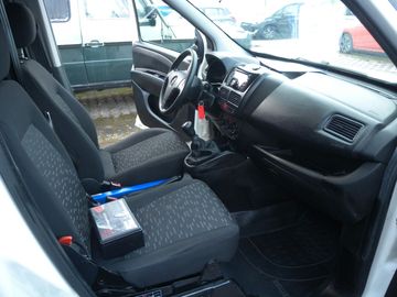 Car image 14