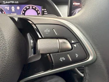 Car image 32