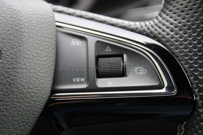 Car image 32