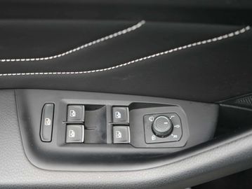 Car image 33