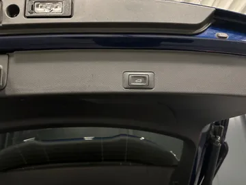 Car image 34