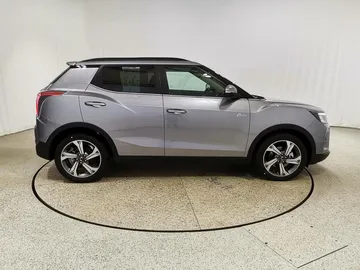 Car image 25