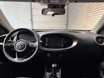 Car image 15