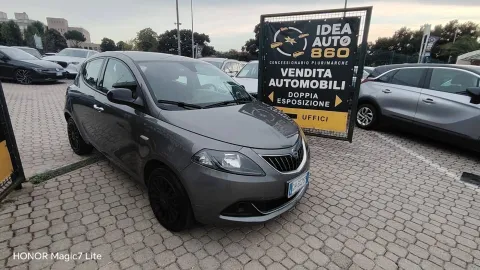 Car image 2