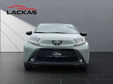 Car image 3