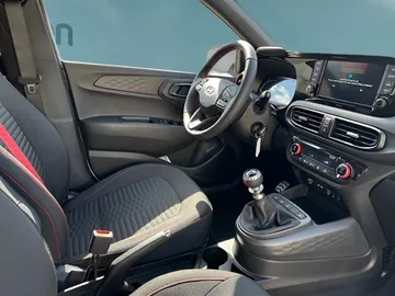 Car image 14