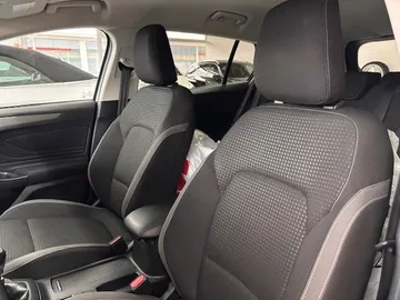Car image 37