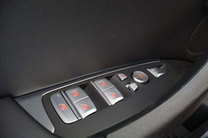 Car image 36