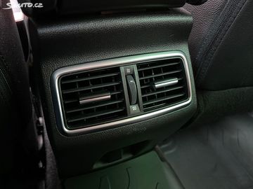 Car image 32