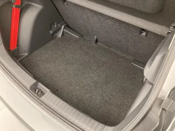 Car image 36