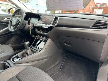 Car image 28