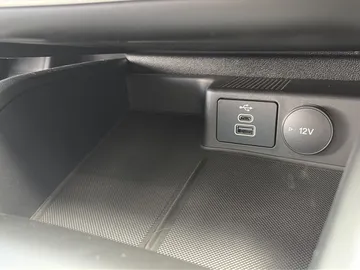 Car image 29