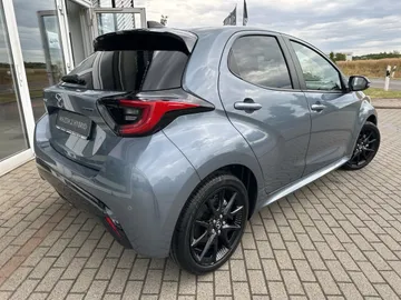 Car image 4