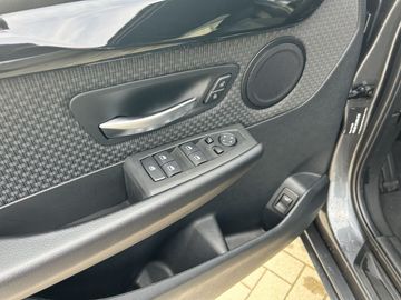 Car image 32