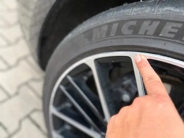 Car image 27