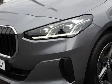 Car image 28