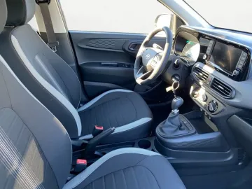 Car image 14