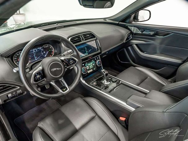 Jaguar XE P250 184 kW image number 32