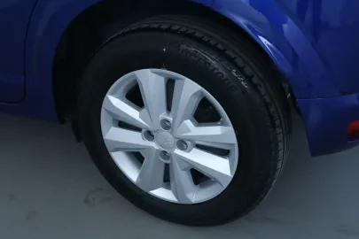 Car image 25