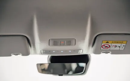Car image 32