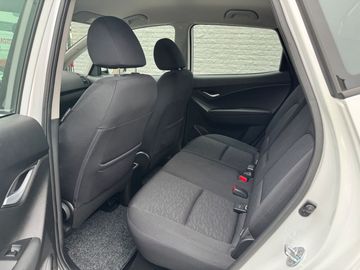 Car image 14