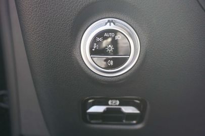 Car image 32