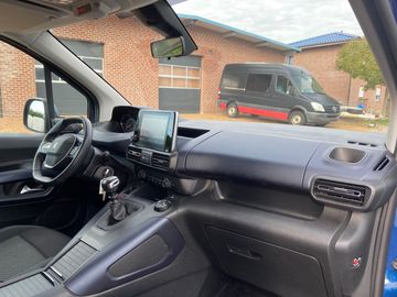 Car image 25