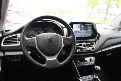 Car image 15