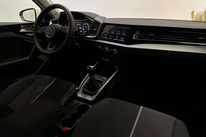 Car image 15