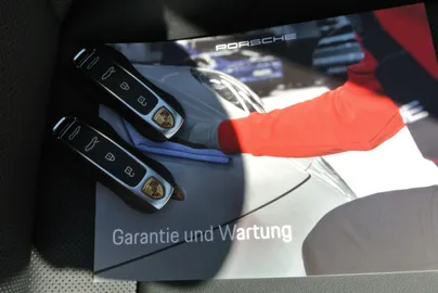 Car image 34