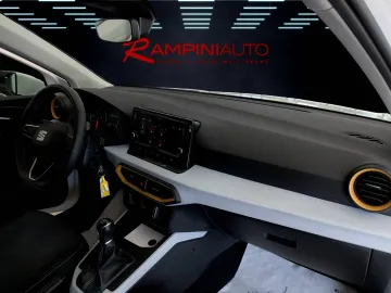 Car image 19