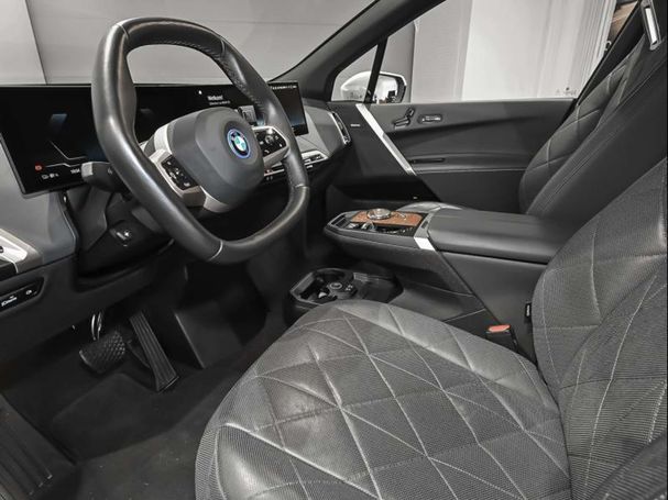 BMW iX eDrive40 240 kW image number 4