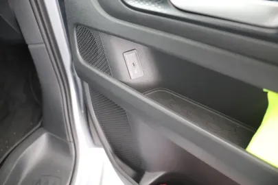 Car image 29