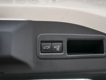 Car image 33