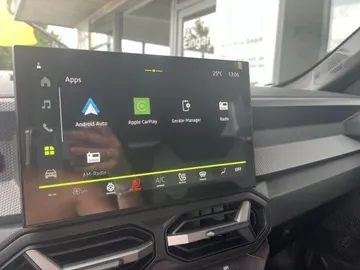 Car image 28