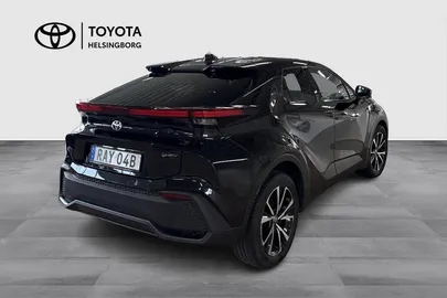 Car image 4